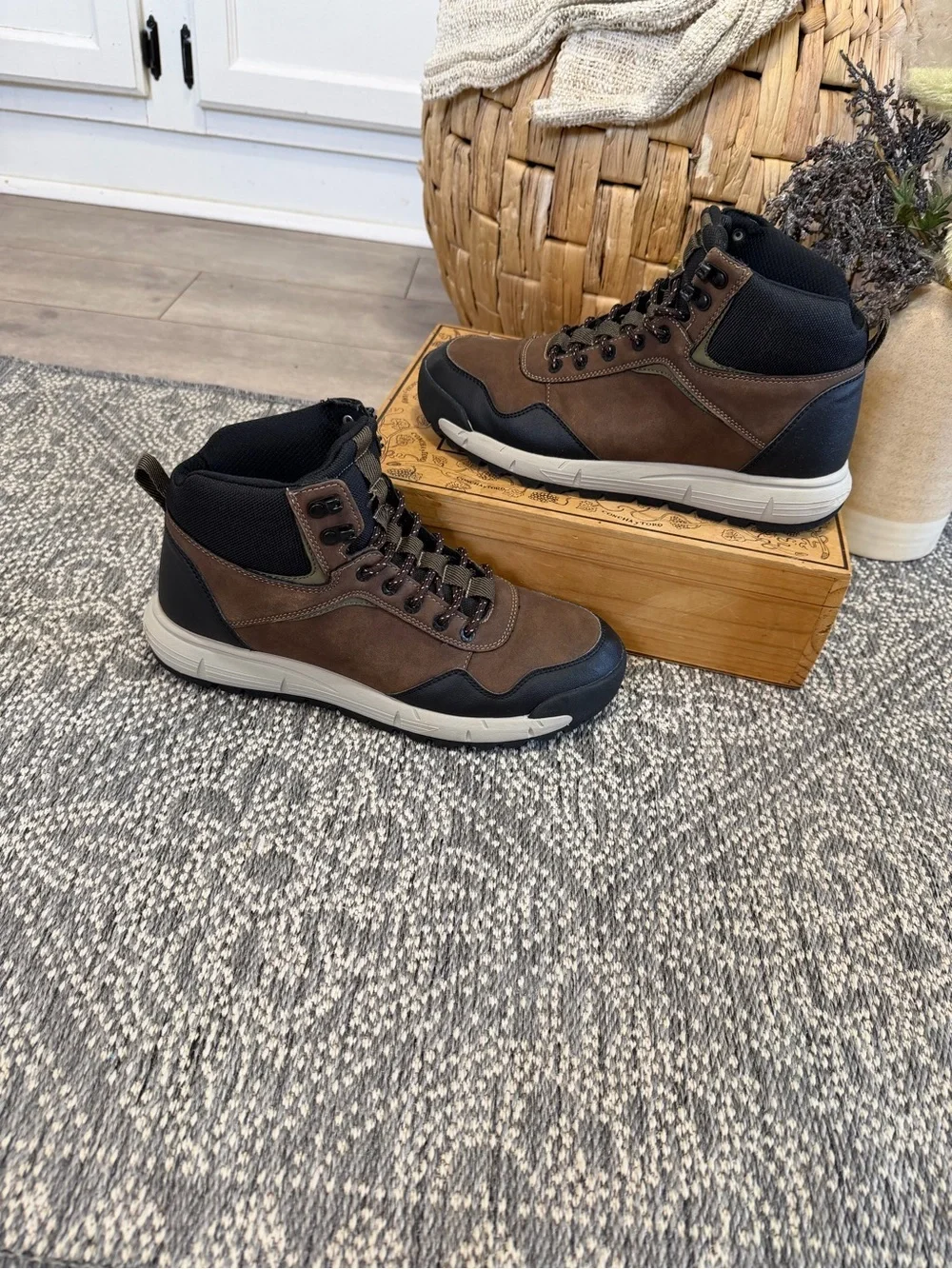 Dockers Men's Ellis Supremeflex Hiking Boots Size 9 Brown Black High-Top Casual